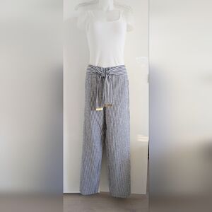 MICHAEL KORS White And Dark Grey Striped Pants With Front Tie, Size 8